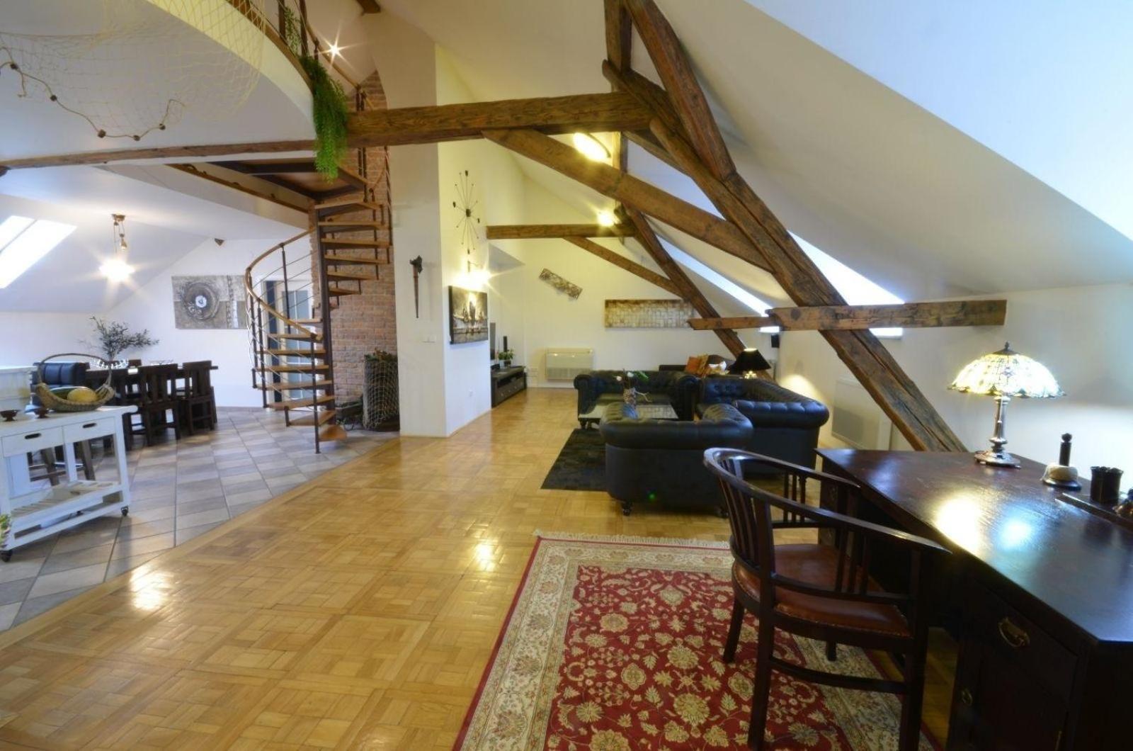 Apartmán Geraeumiges, Helles Fuer 7 Personen Prague